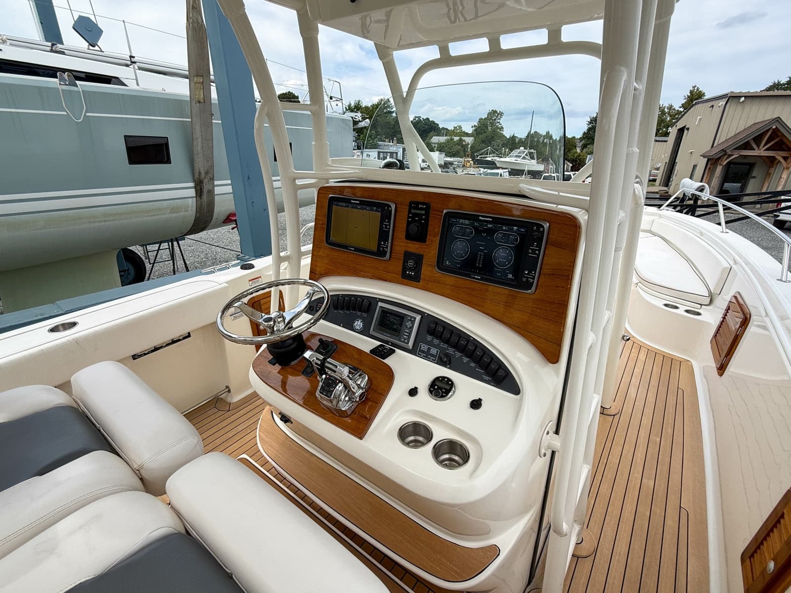 2013 Boston Whaler Justice 32 - Photo 15