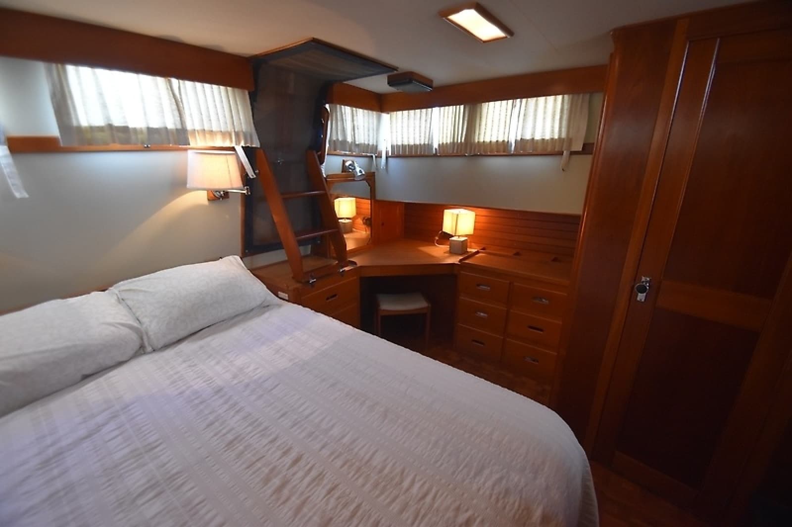 1989 Grand Banks 46 Classic - Photo 3
