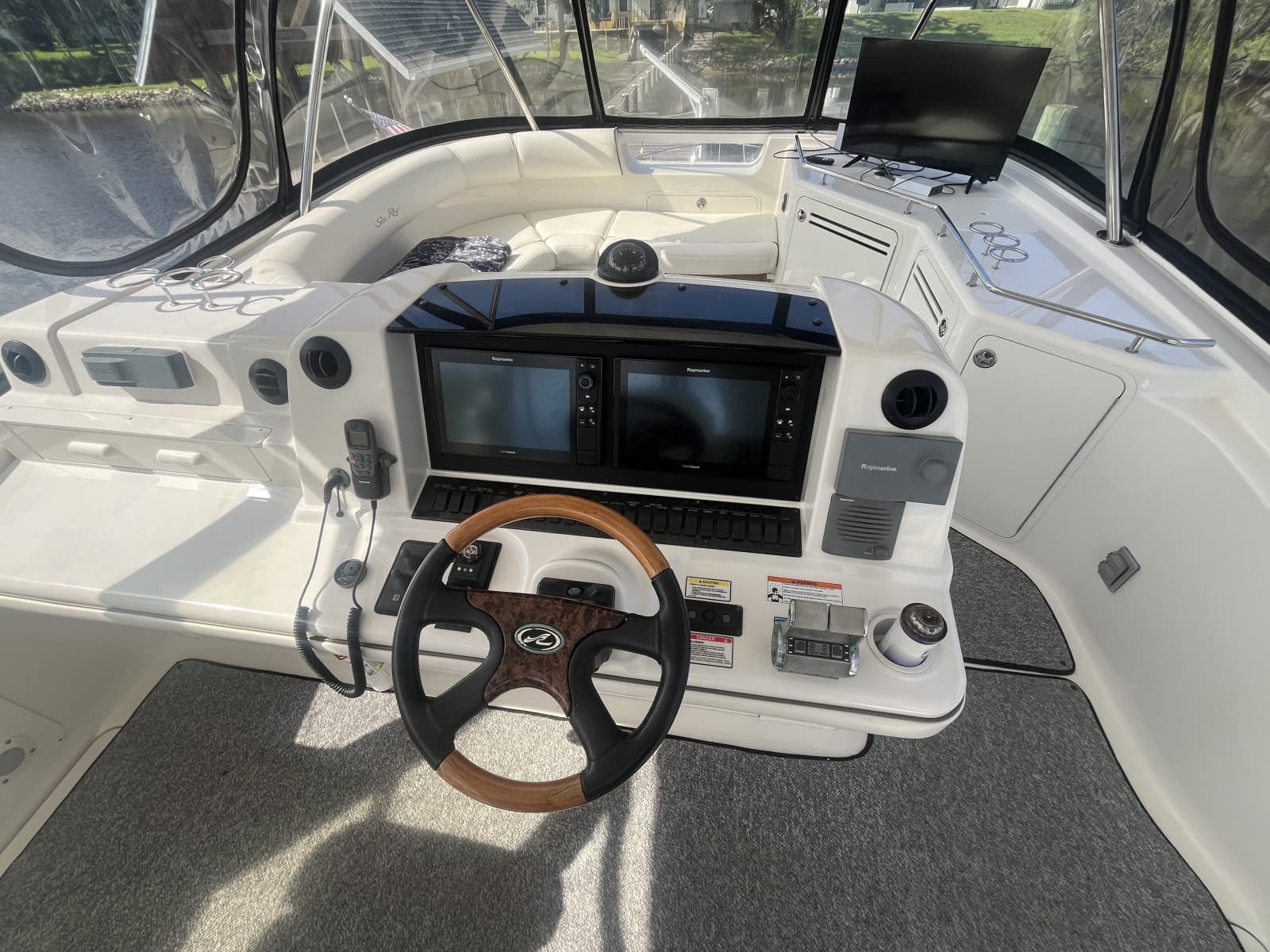 2006 Sea Ray 58 Sedan Bridge - Photo 21