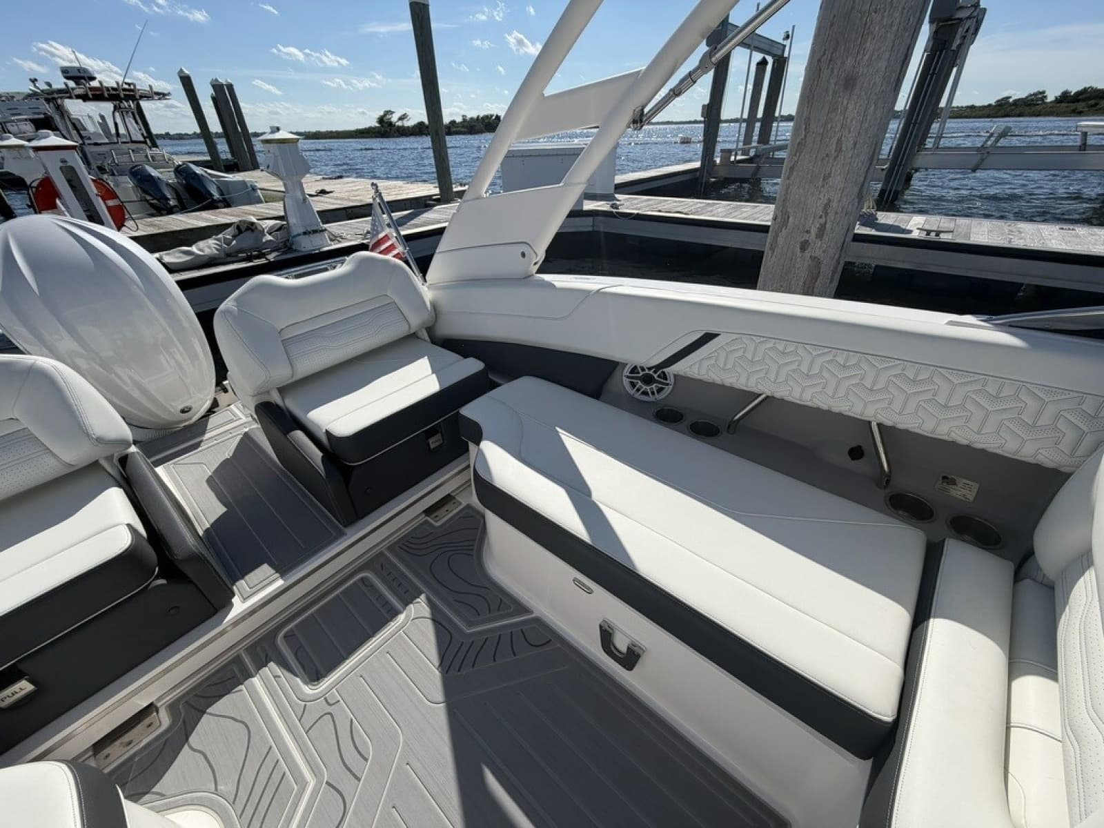 2024 Regal LX6 - Photo 6