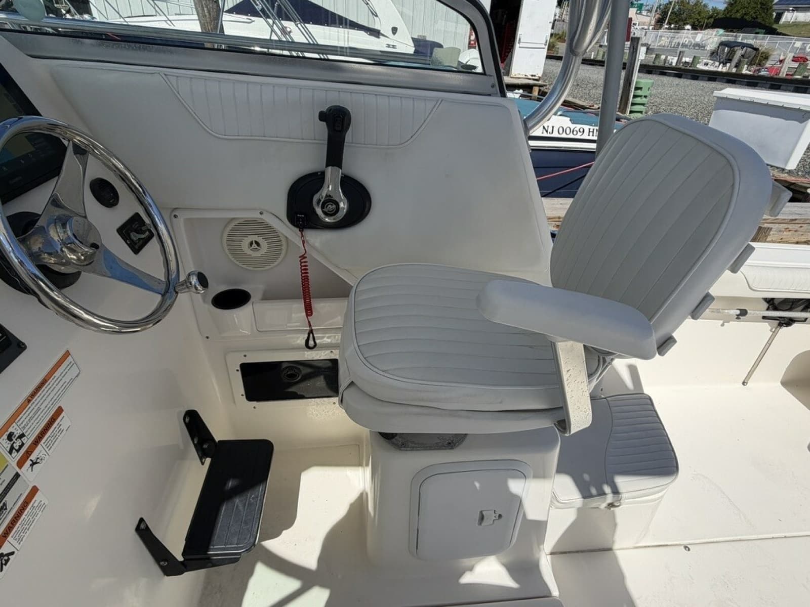 2008 Seaswirl Striper 2301 Walkaround I/O - Photo 13