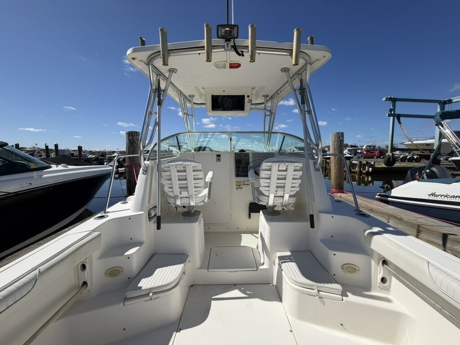 2008 Seaswirl Striper 2301 Walkaround I/O - Photo 10