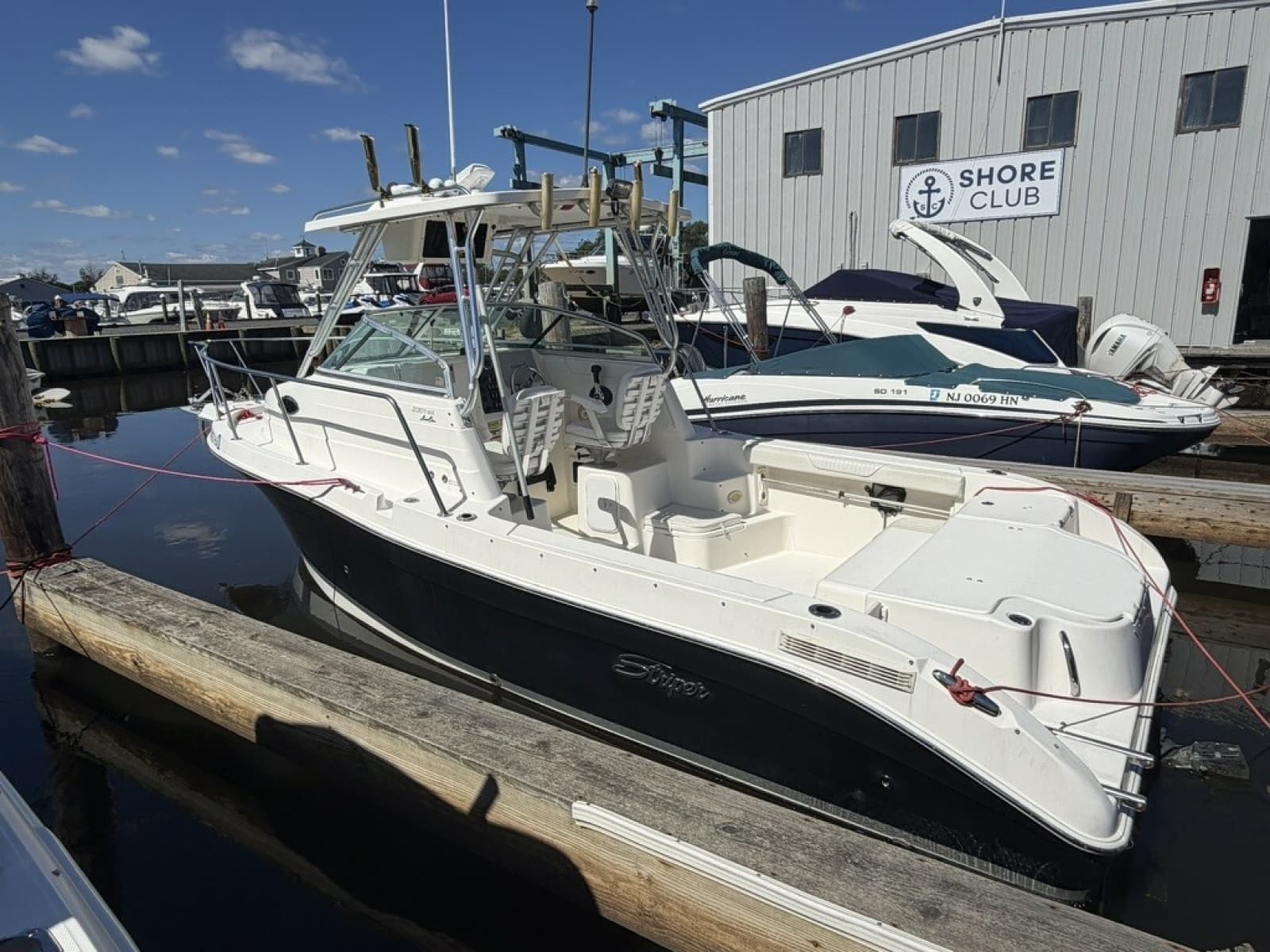 2008 Seaswirl Striper 2301 Walkaround I/O - Photo 2