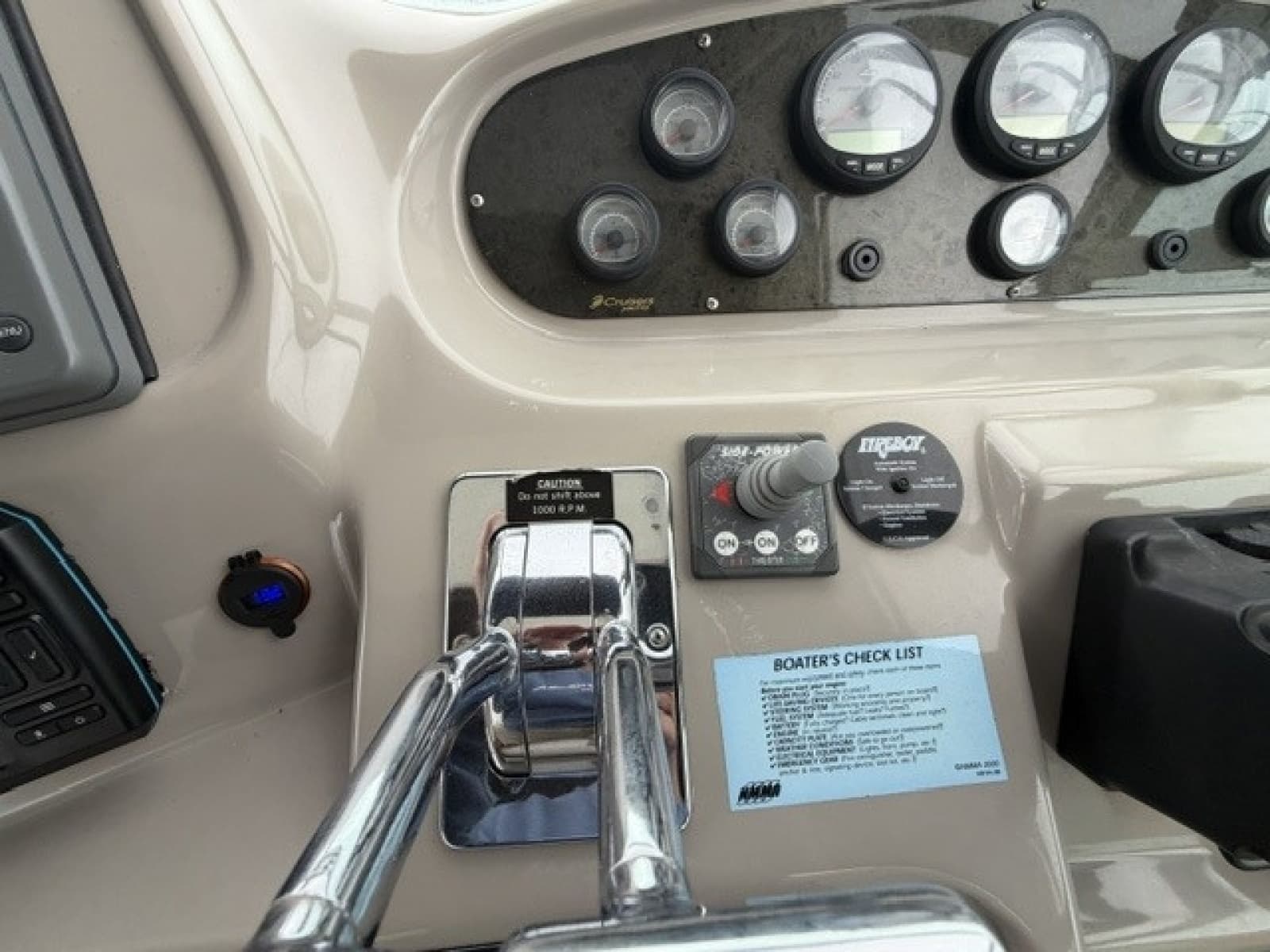 2004 Cruisers 370 - Photo 39