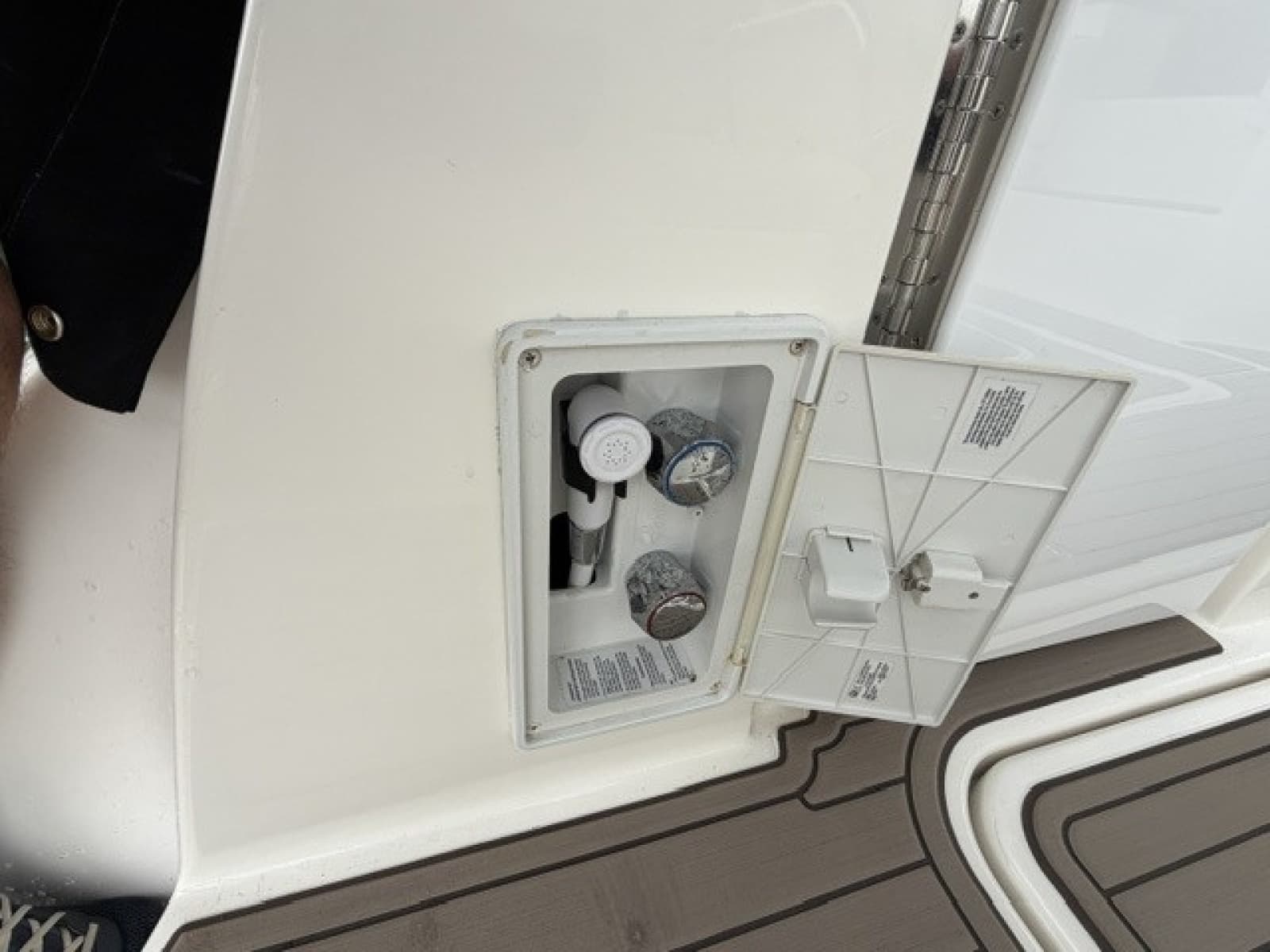 2004 Cruisers 370 - Photo 15