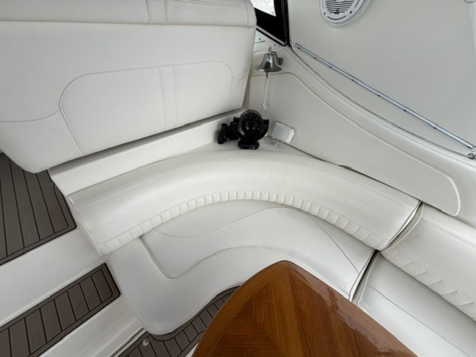 2004 Cruisers 370 - Photo 19