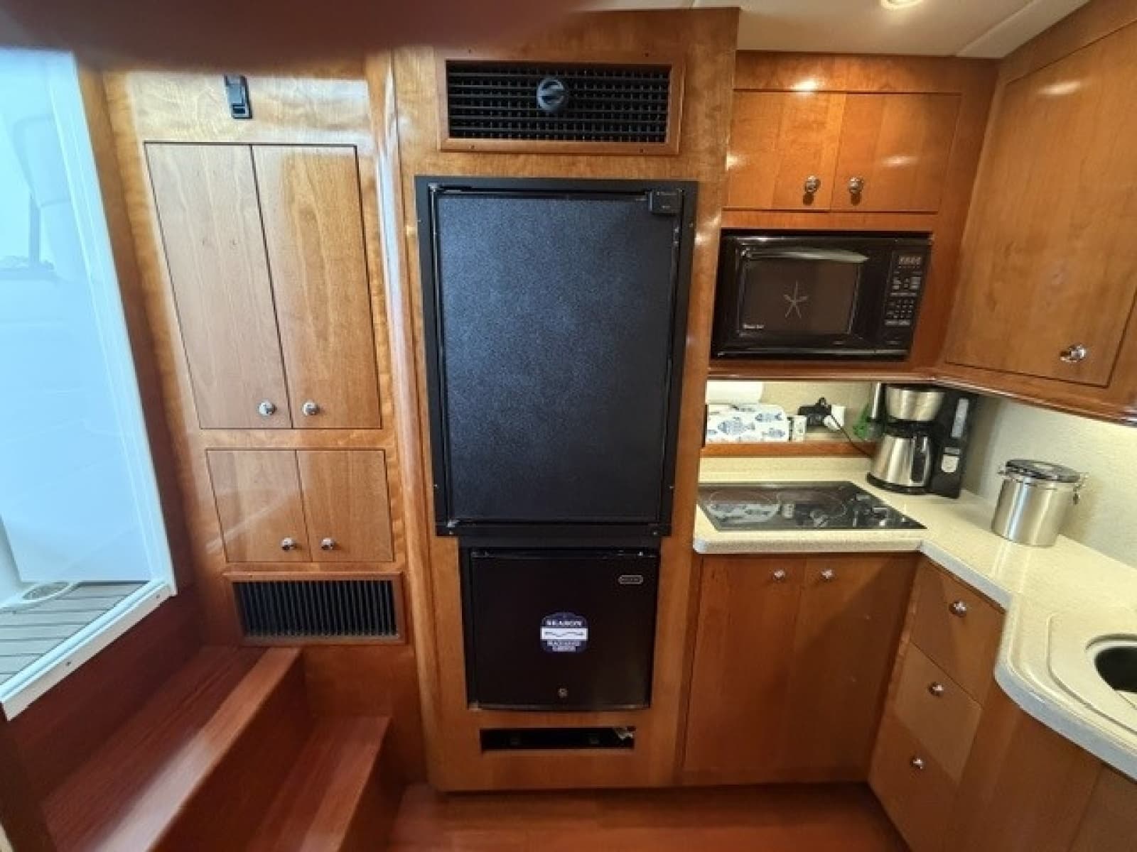 2004 Cruisers 370 - Photo 57
