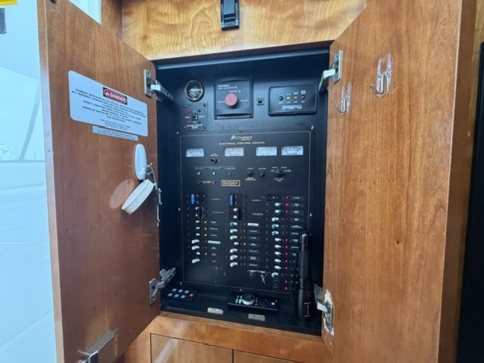 2004 Cruisers 370 - Photo 102