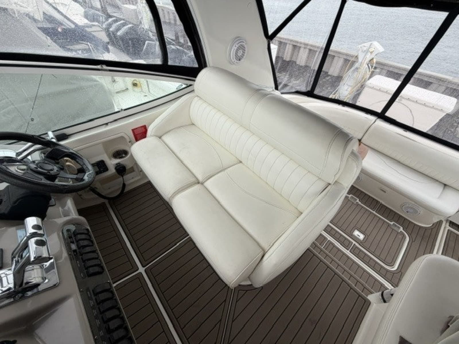 2004 Cruisers 370 - Photo 35