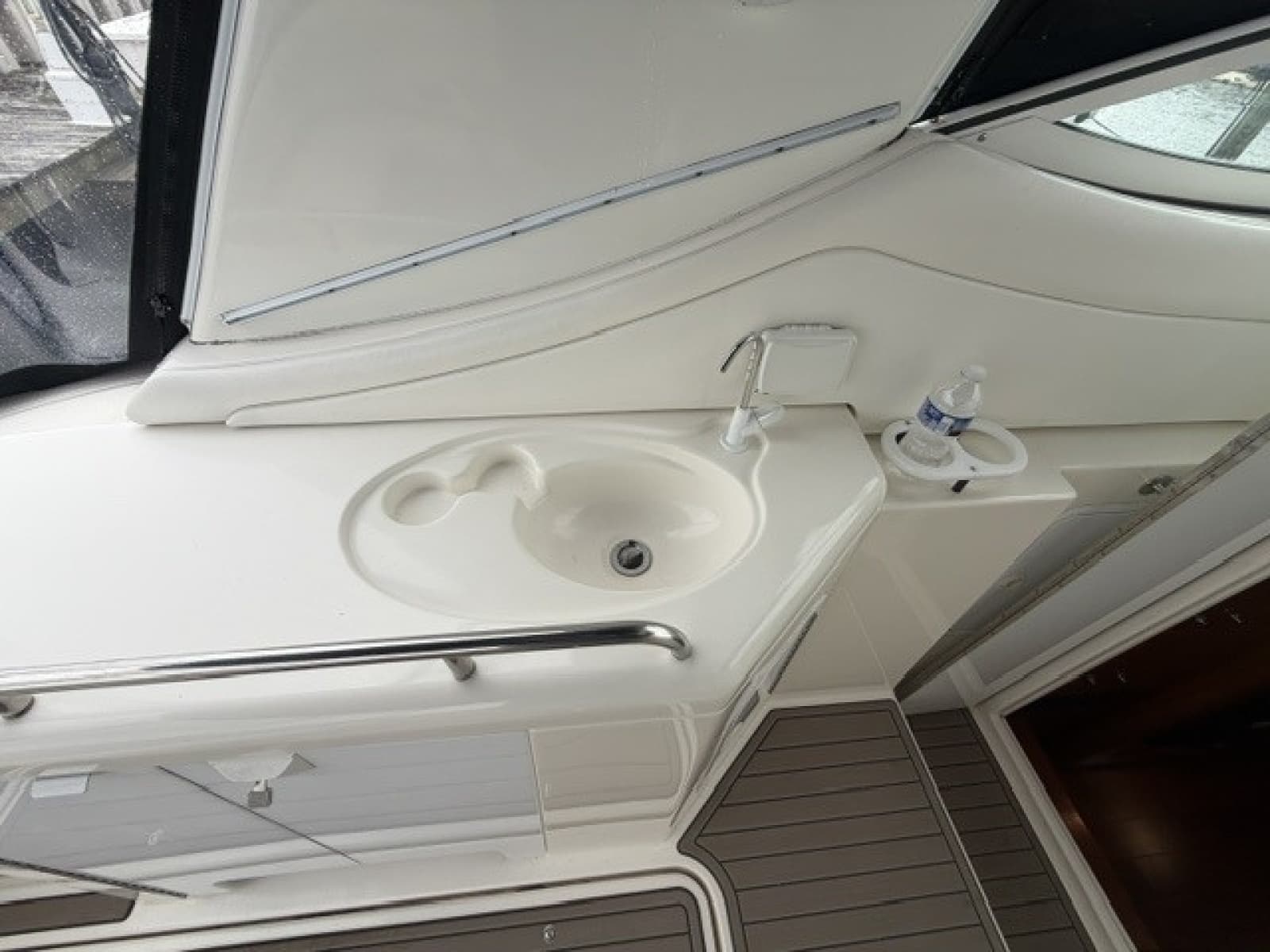 2004 Cruisers 370 - Photo 26