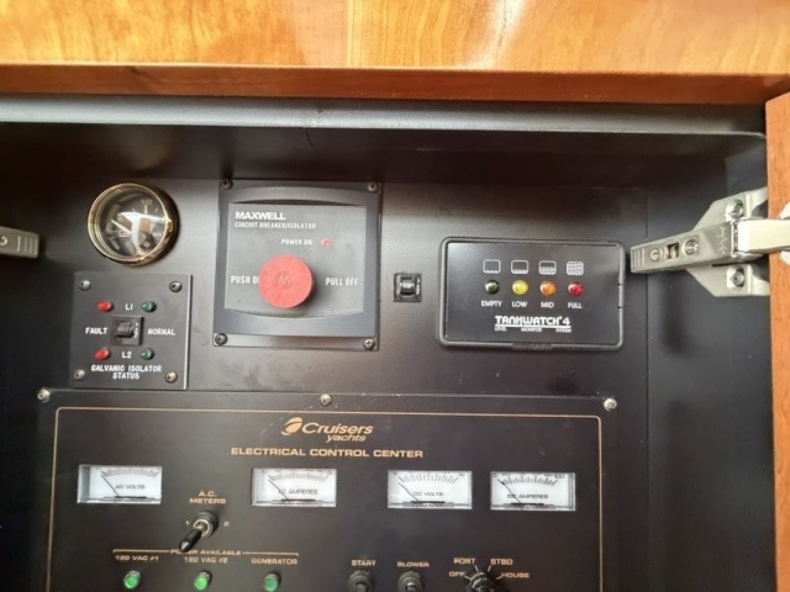 2004 Cruisers 370 - Photo 103