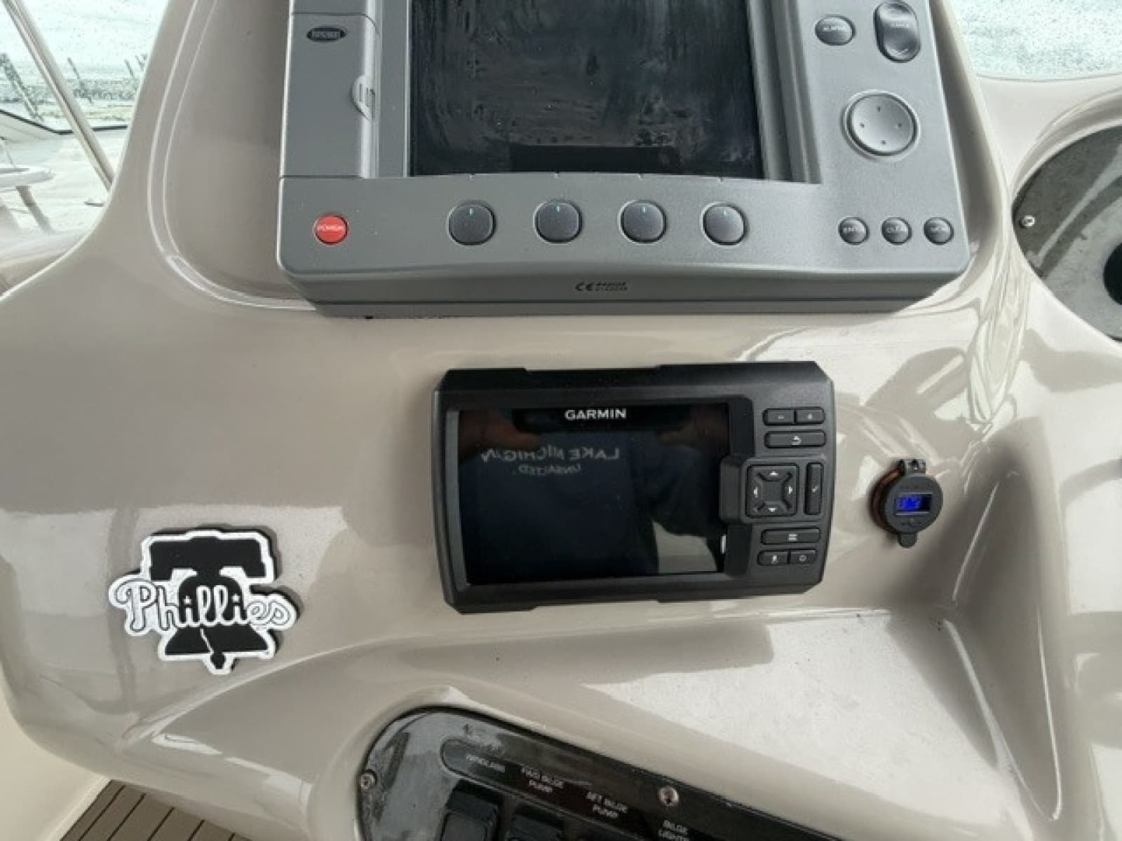 2004 Cruisers 370 - Photo 37