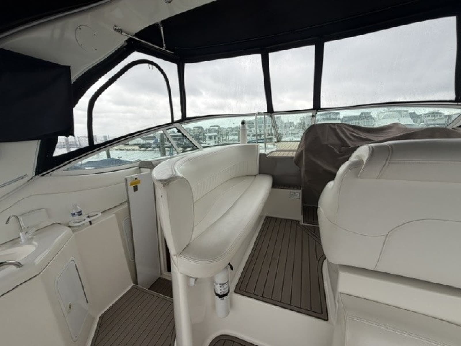 2004 Cruisers 370 - Photo 20