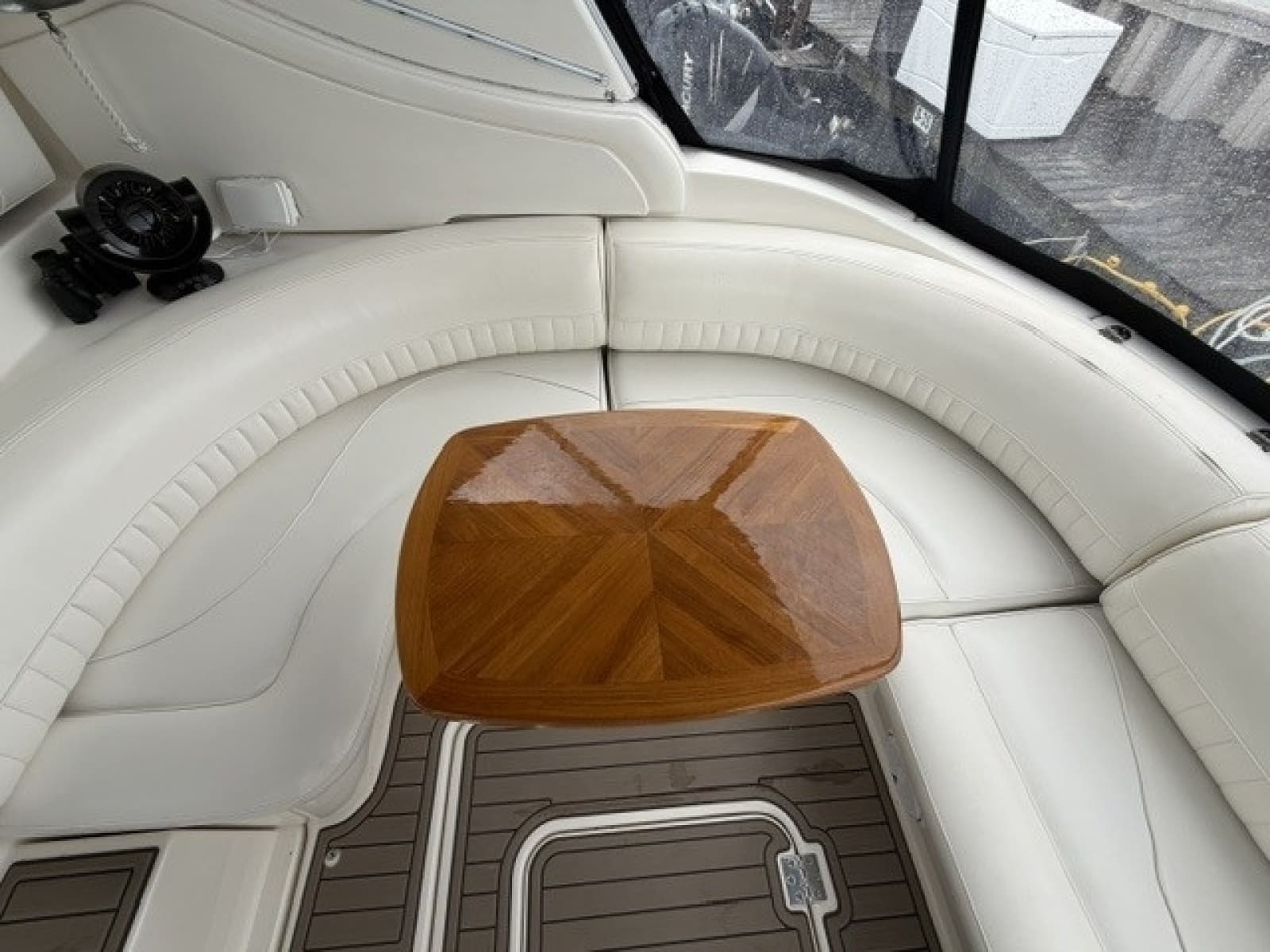 2004 Cruisers 370 - Photo 18