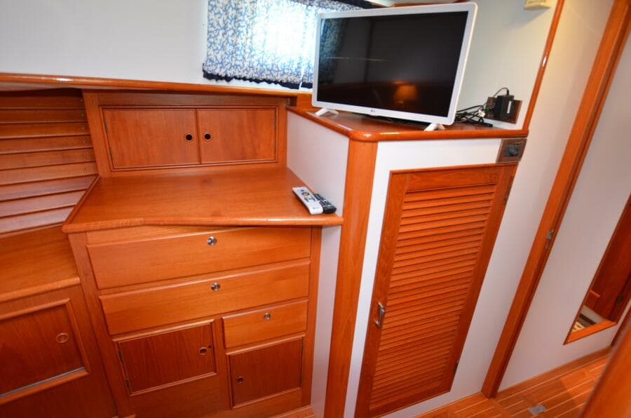 2000 Grand Banks Eastbay HX - Photo 37