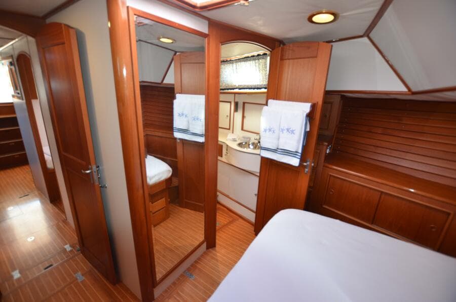 2000 Grand Banks Eastbay HX - Photo 35