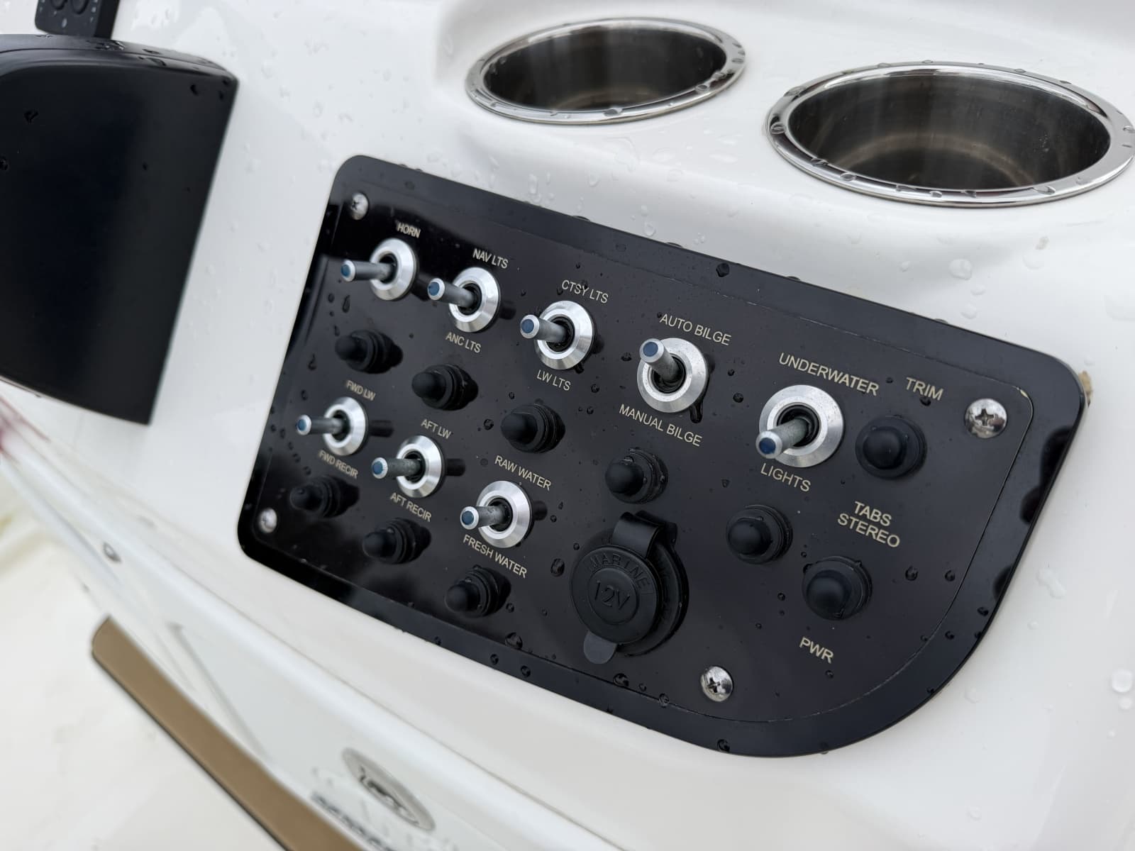 2023 NauticStar 211 Hybrid - Photo 8