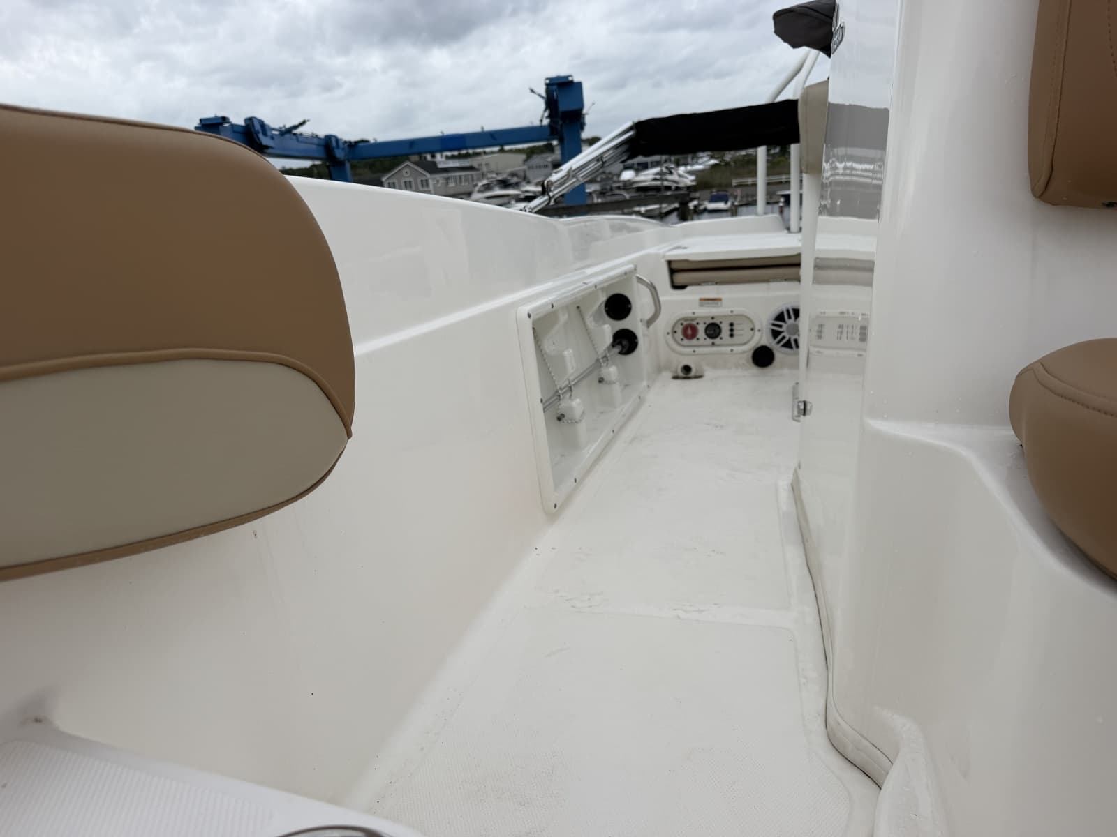 2023 NauticStar 211 Hybrid - Photo 6