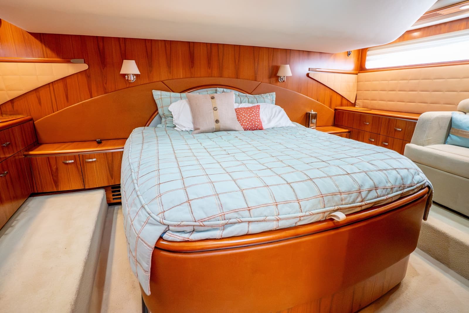 2009 Tiara Yachts 5800 Sovran - Photo 28