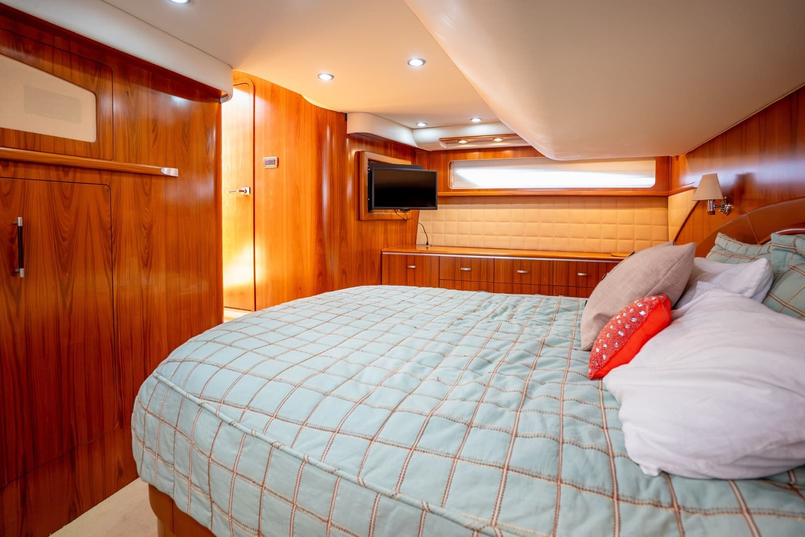 2009 Tiara Yachts 5800 Sovran - Photo 29