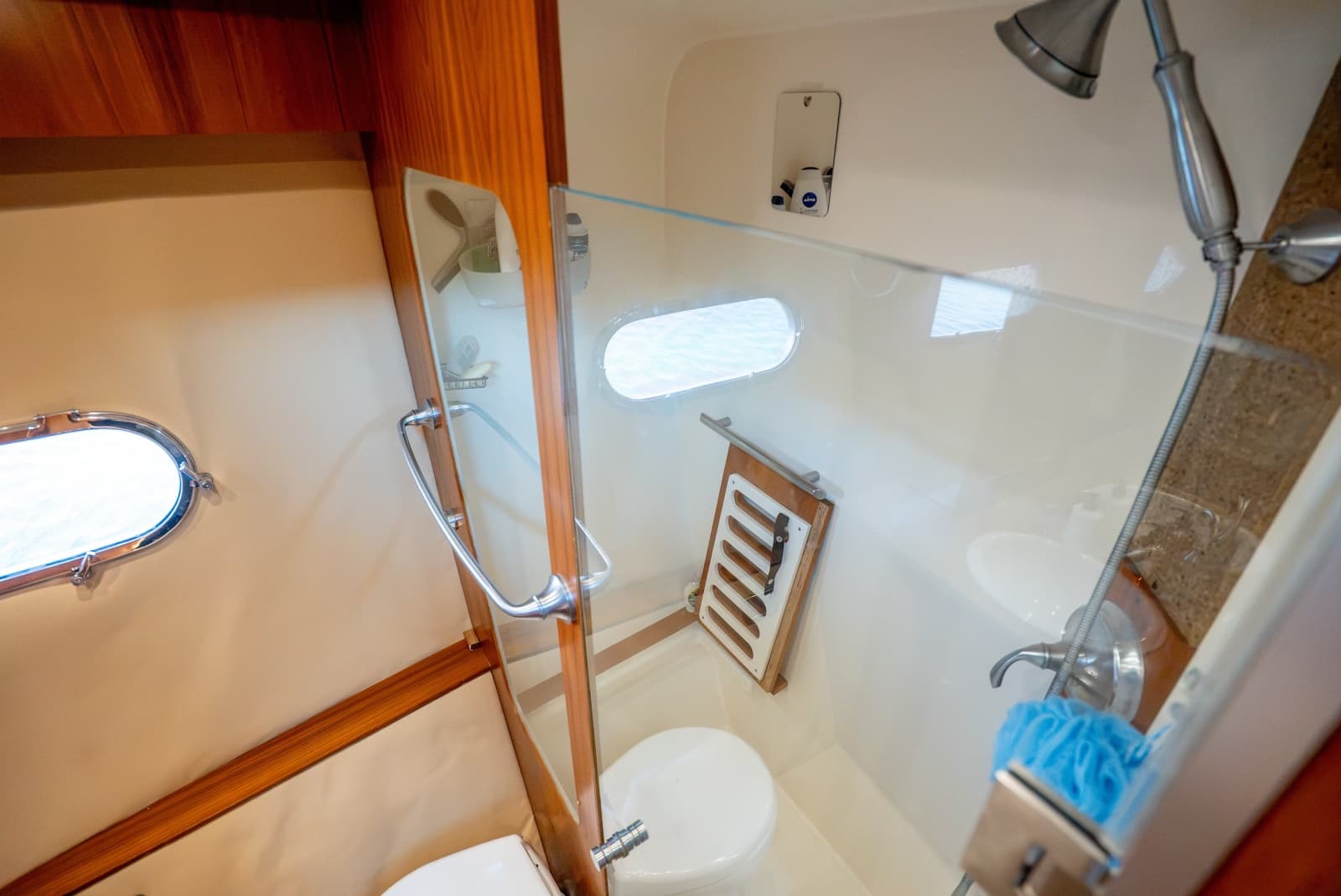 2009 Tiara Yachts 5800 Sovran - Photo 33