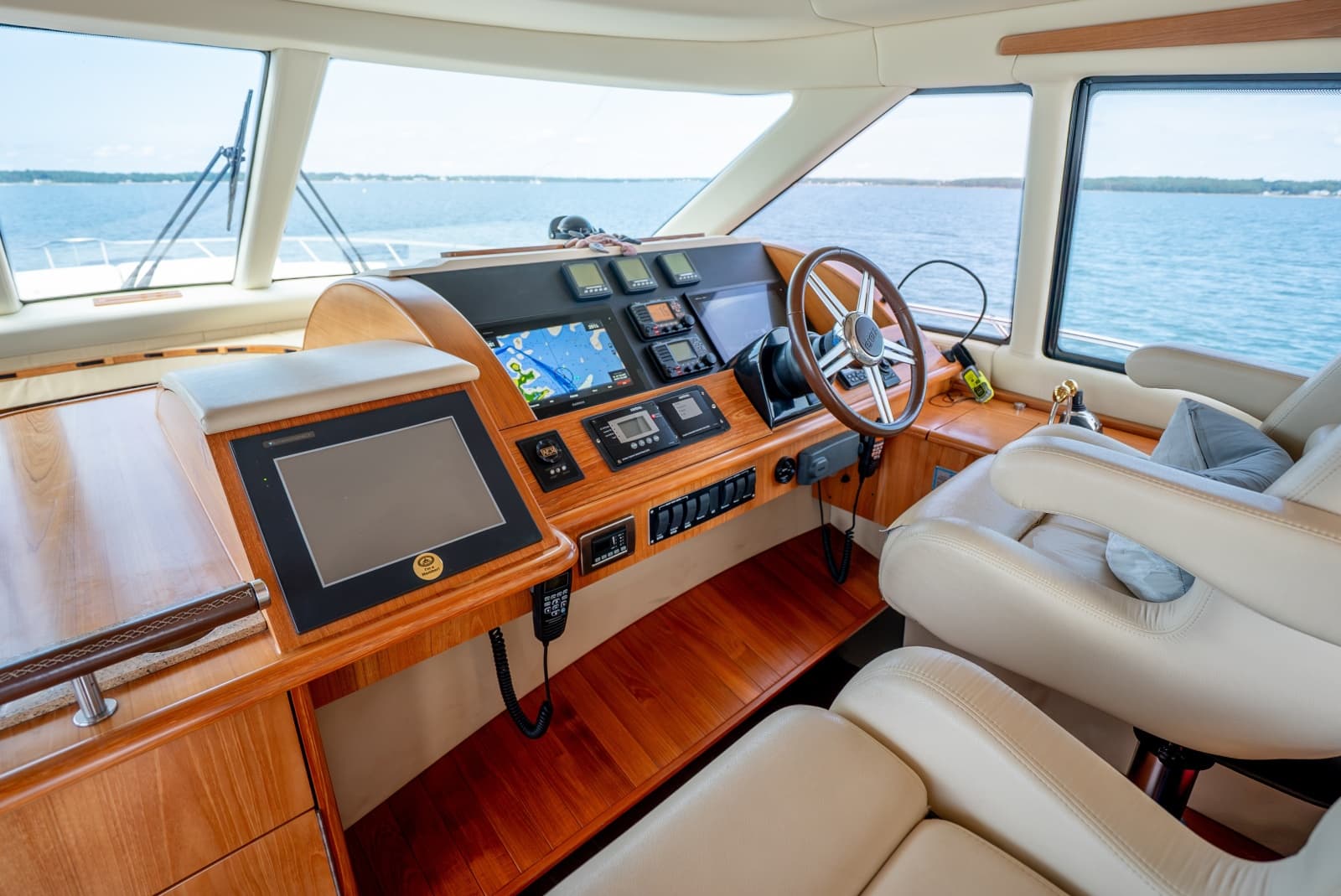 2009 Tiara Yachts 5800 Sovran - Photo 18