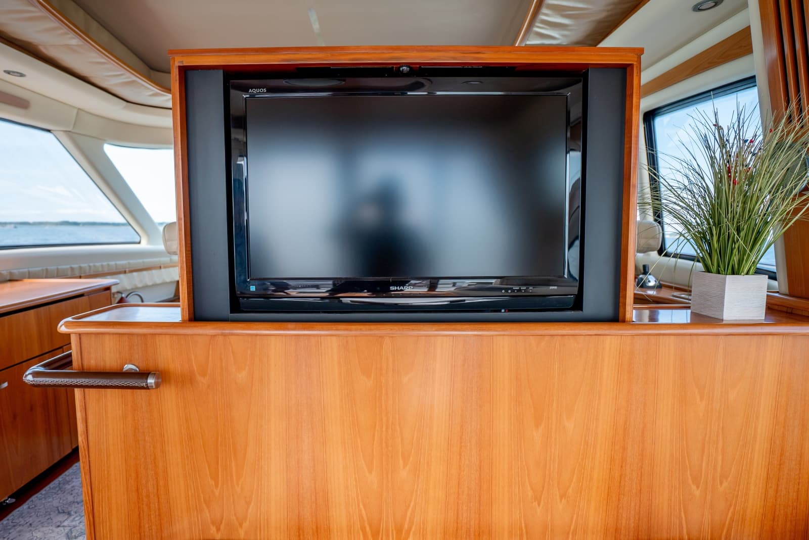 2009 Tiara Yachts 5800 Sovran - Photo 21