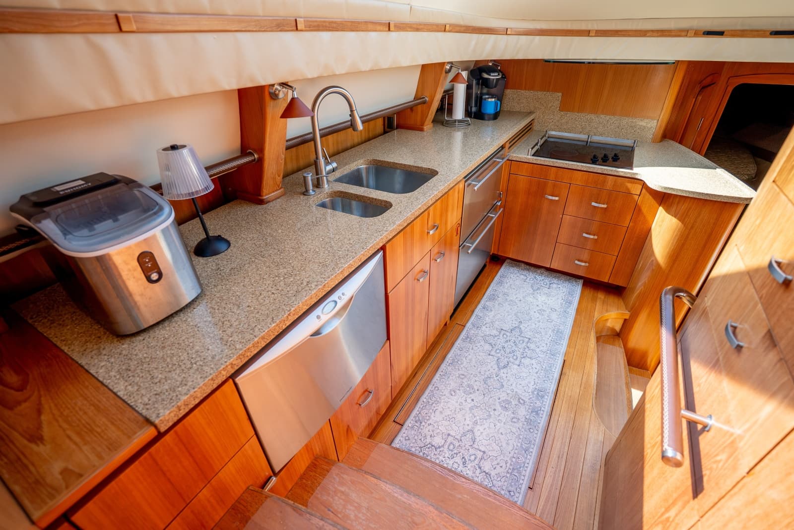 2009 Tiara Yachts 5800 Sovran - Photo 22