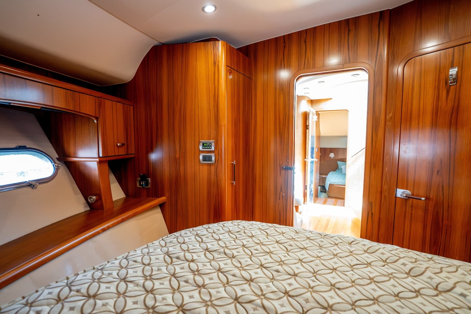 2009 Tiara Yachts 5800 Sovran - Photo 39