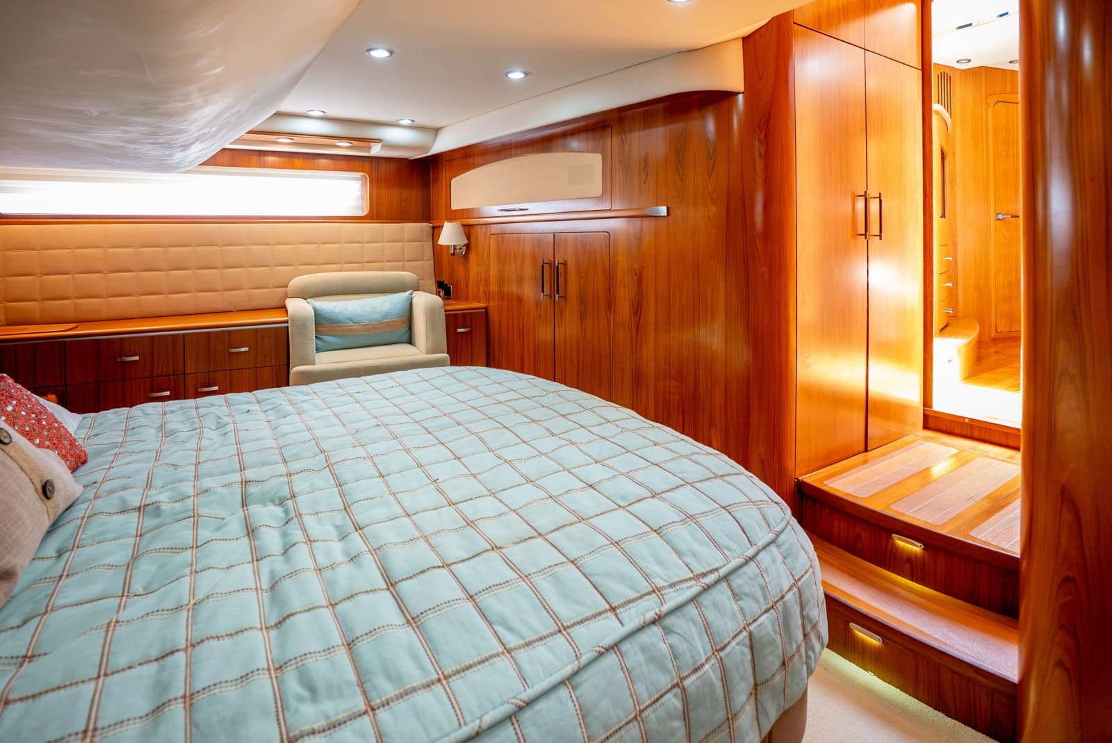 2009 Tiara Yachts 5800 Sovran - Photo 30
