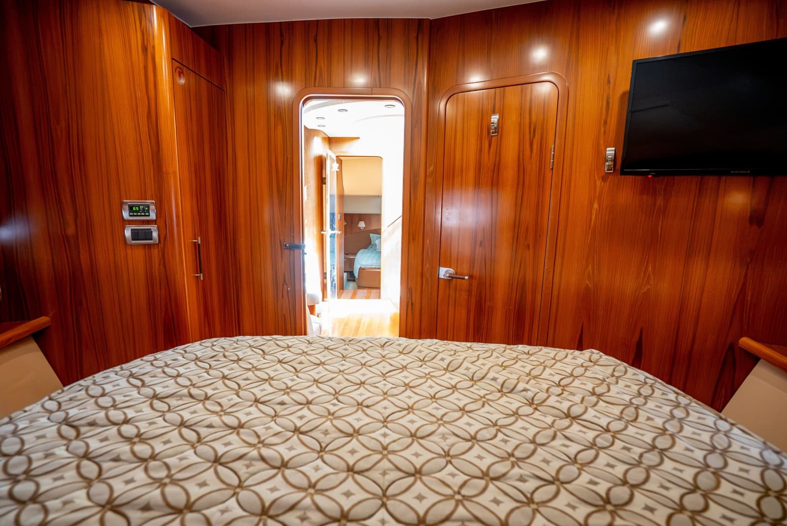 2009 Tiara Yachts 5800 Sovran - Photo 37