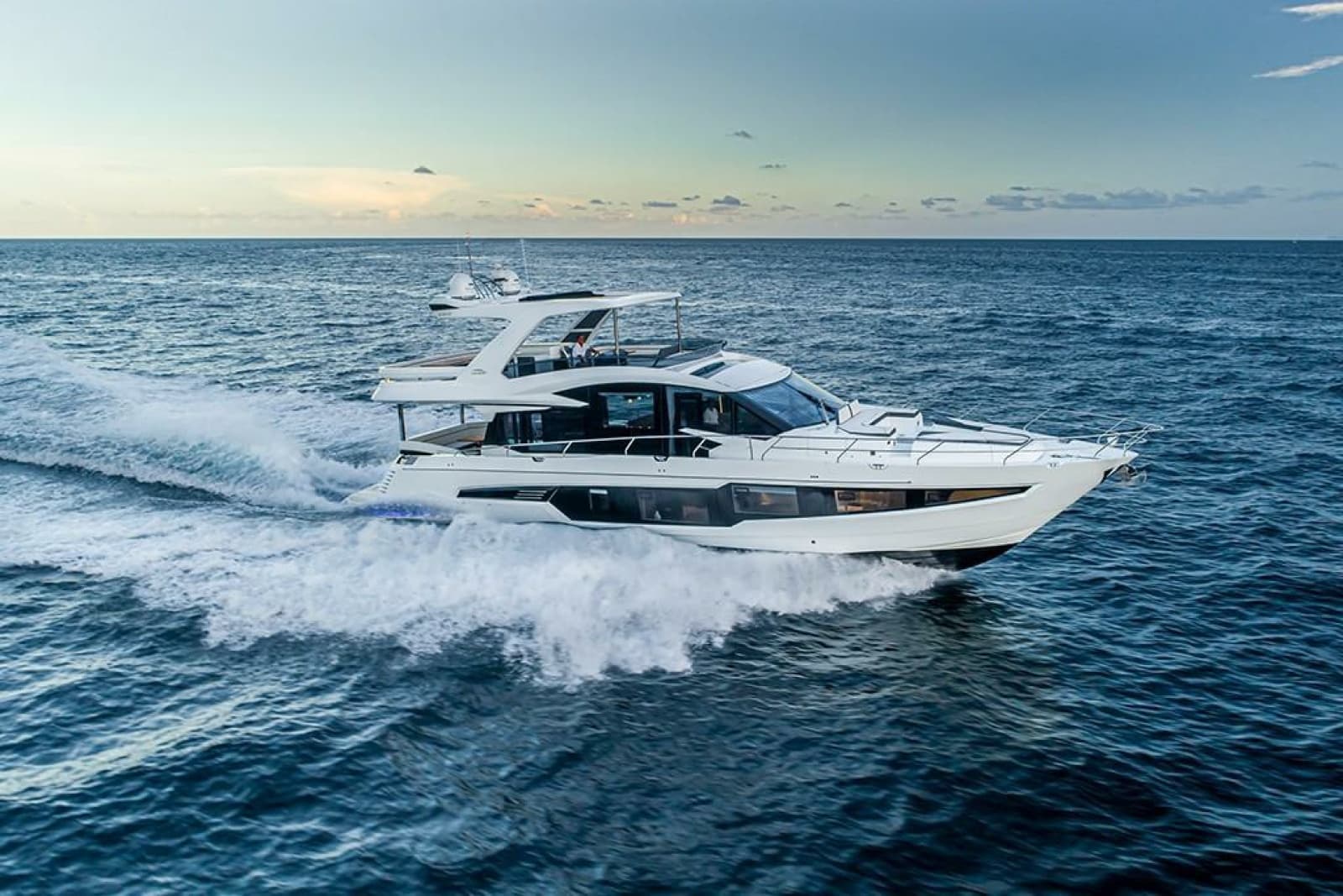 2025 Galeon 680 FLY - Photo 2