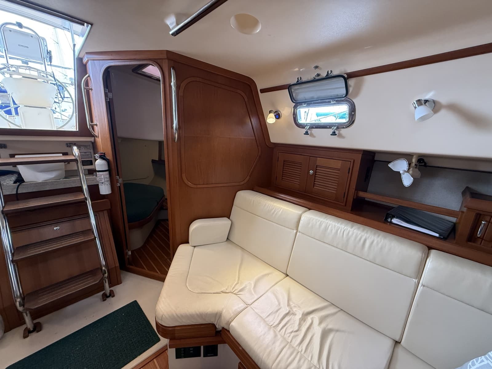 2005 Island Packet 370 - Photo 9