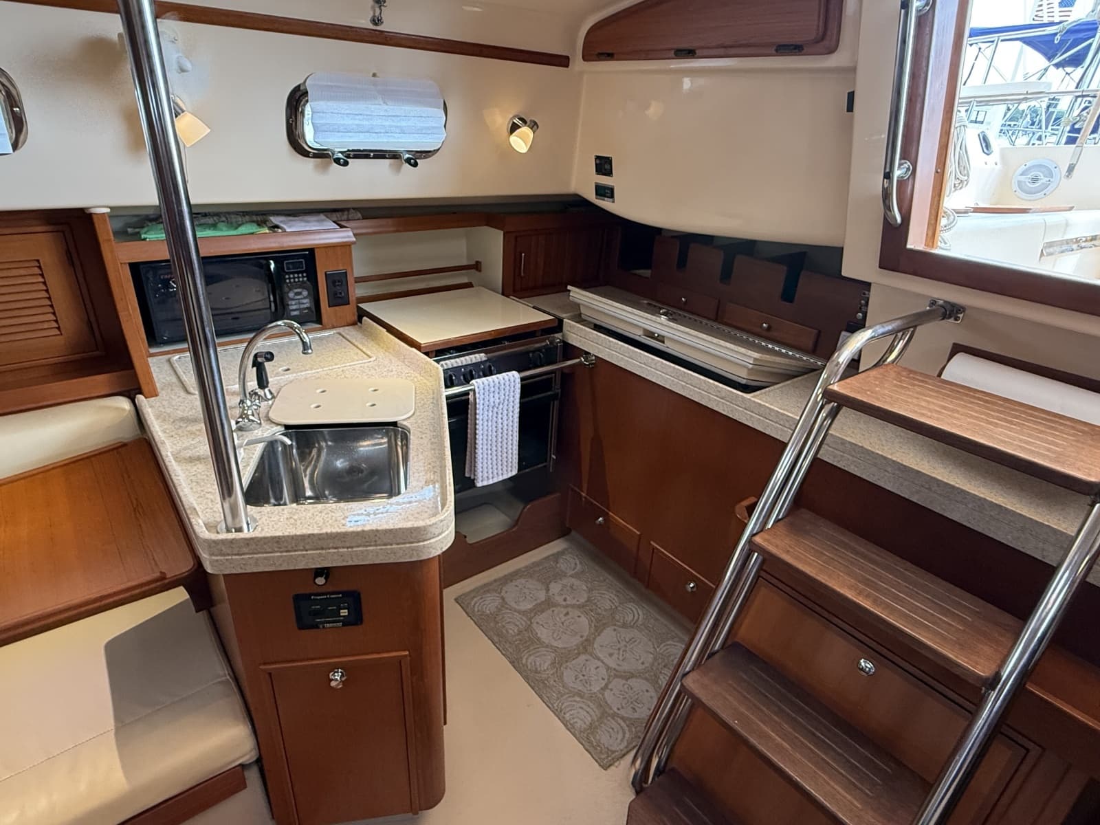 2005 Island Packet 370 - Photo 15