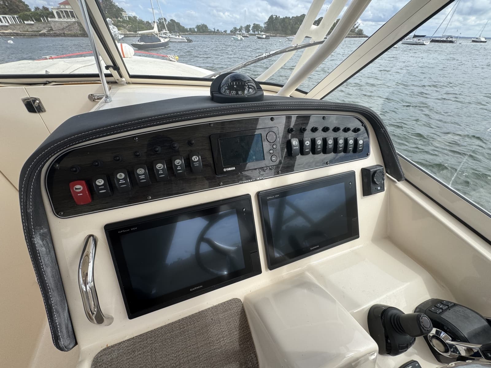 2017 Grady-White Freedom 307 - Photo 13