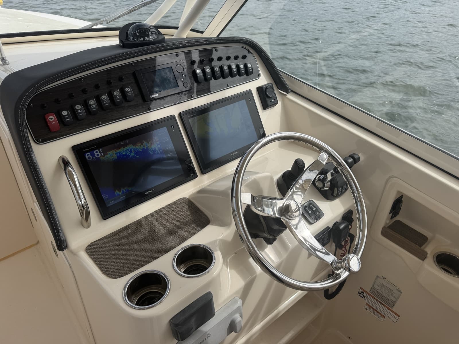 2017 Grady-White Freedom 307 - Photo 11