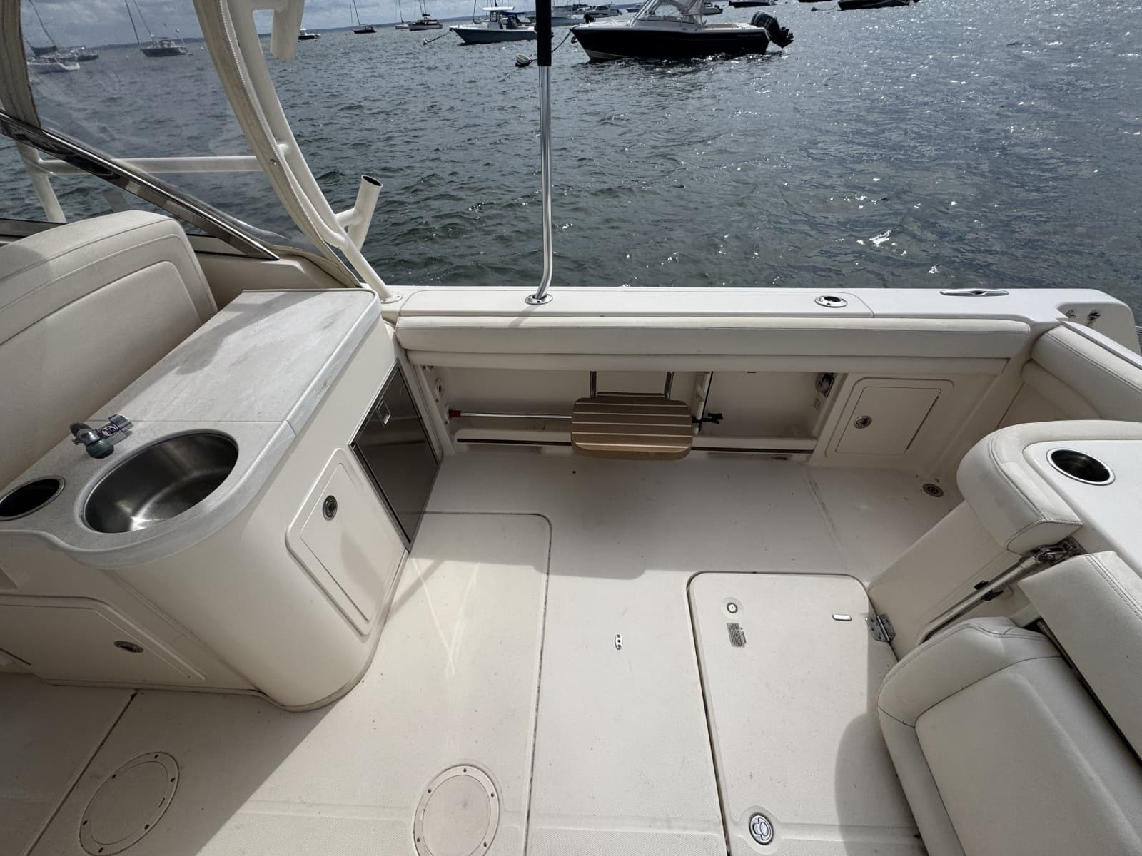 2017 Grady-White Freedom 307 - Photo 4