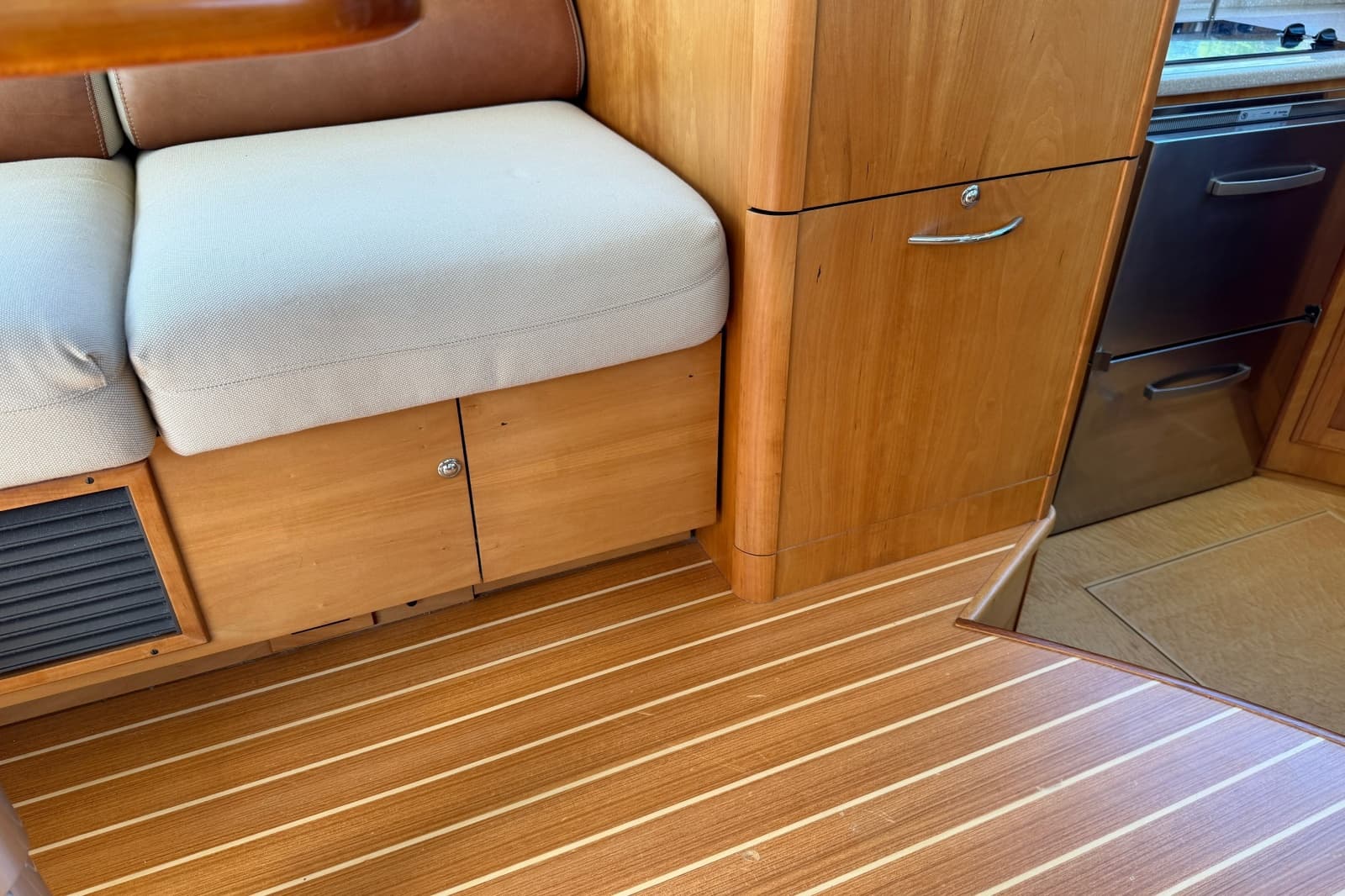 2011 Sabre 40 Sedan - Photo 27