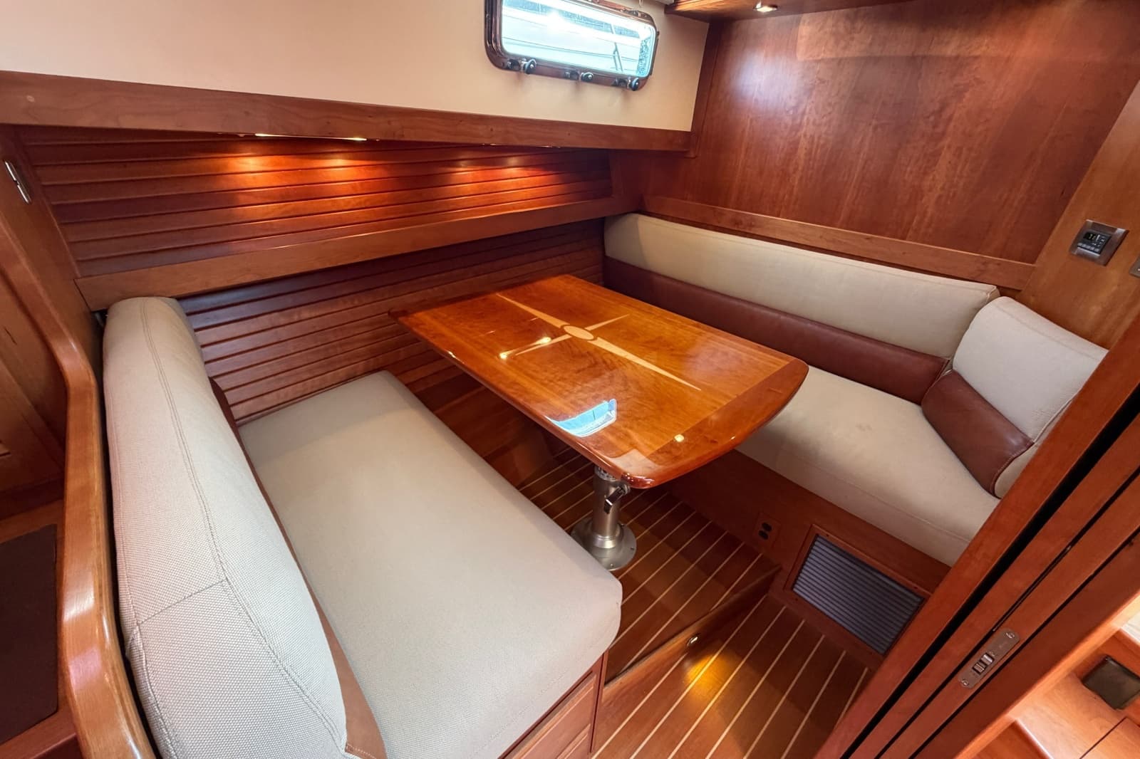 2011 Sabre 40 Sedan - Photo 53