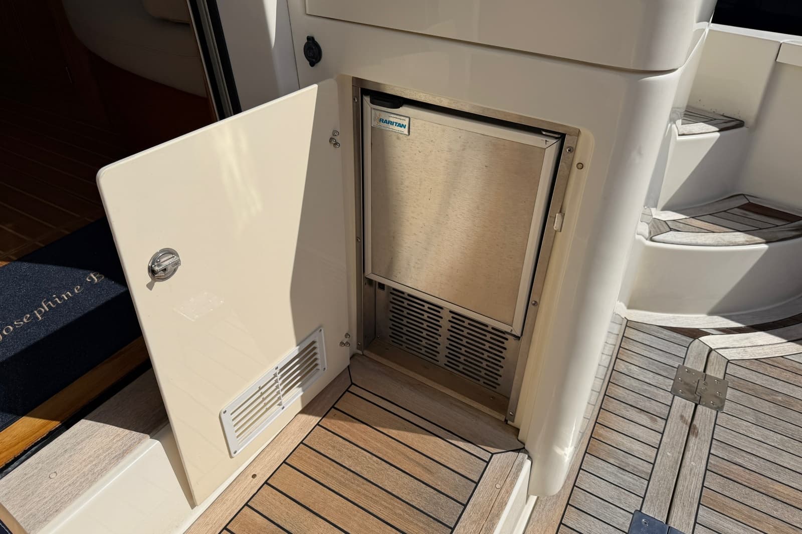 2011 Sabre 40 Sedan - Photo 15