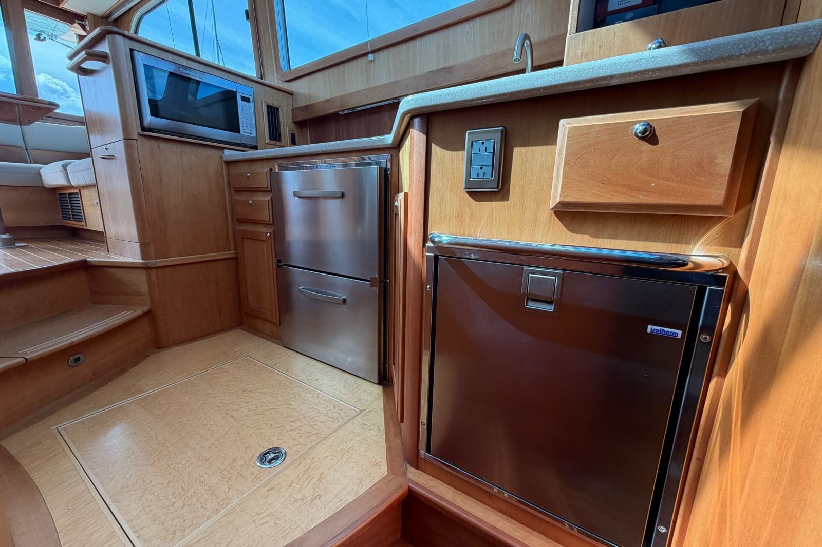 2011 Sabre 40 Sedan - Photo 45