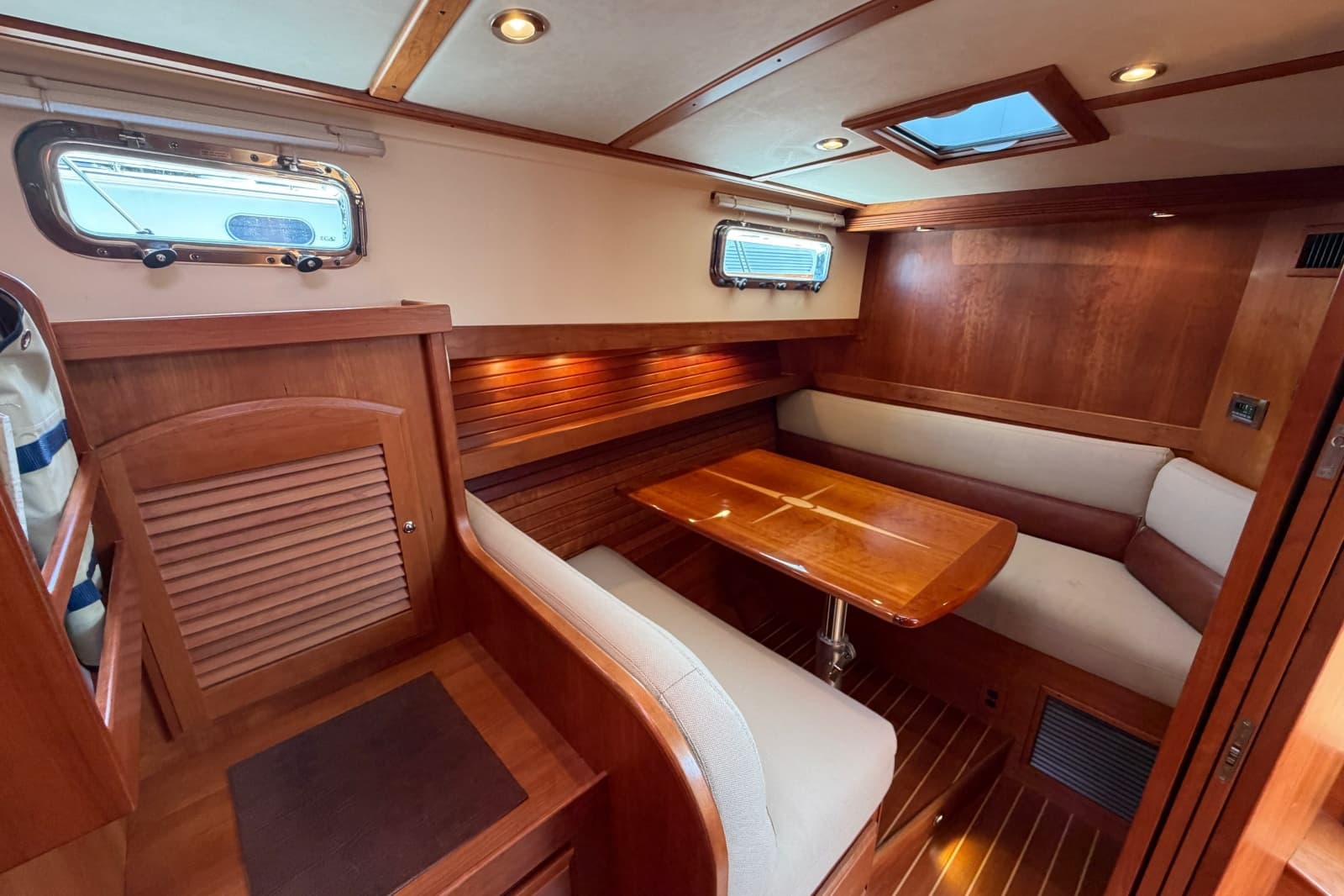 2011 Sabre 40 Sedan - Photo 52