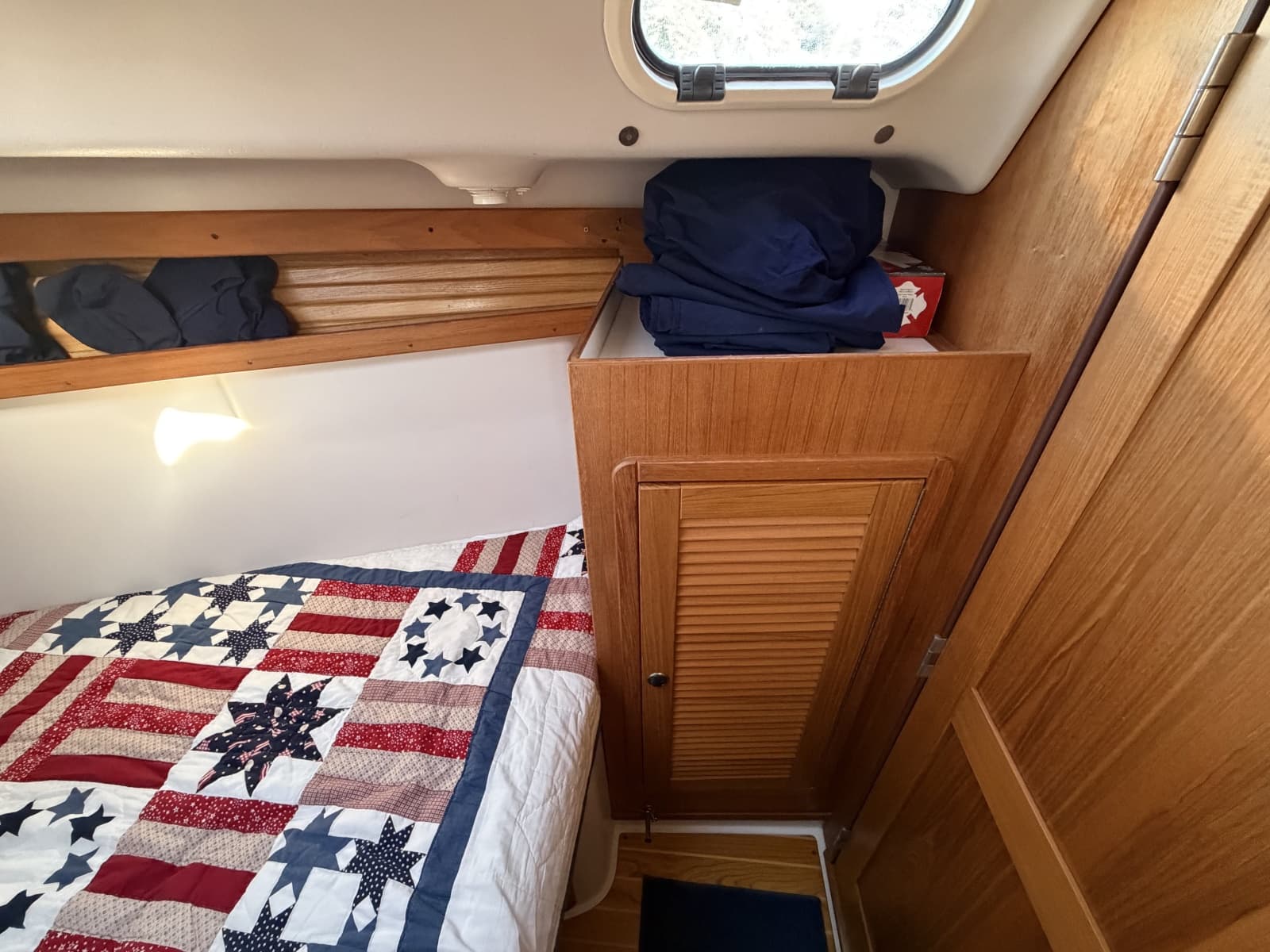 2001 Catalina 380 - Photo 49