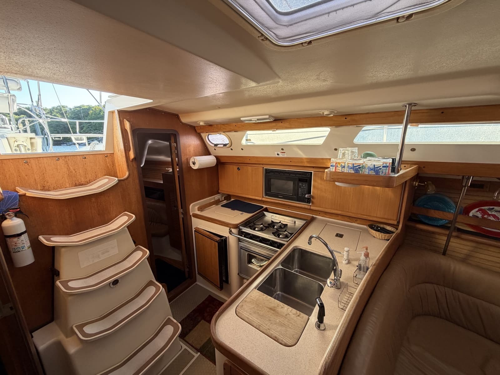 2001 Catalina 380 - Photo 36