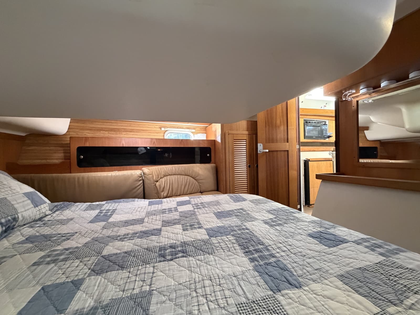 2001 Catalina 380 - Photo 69