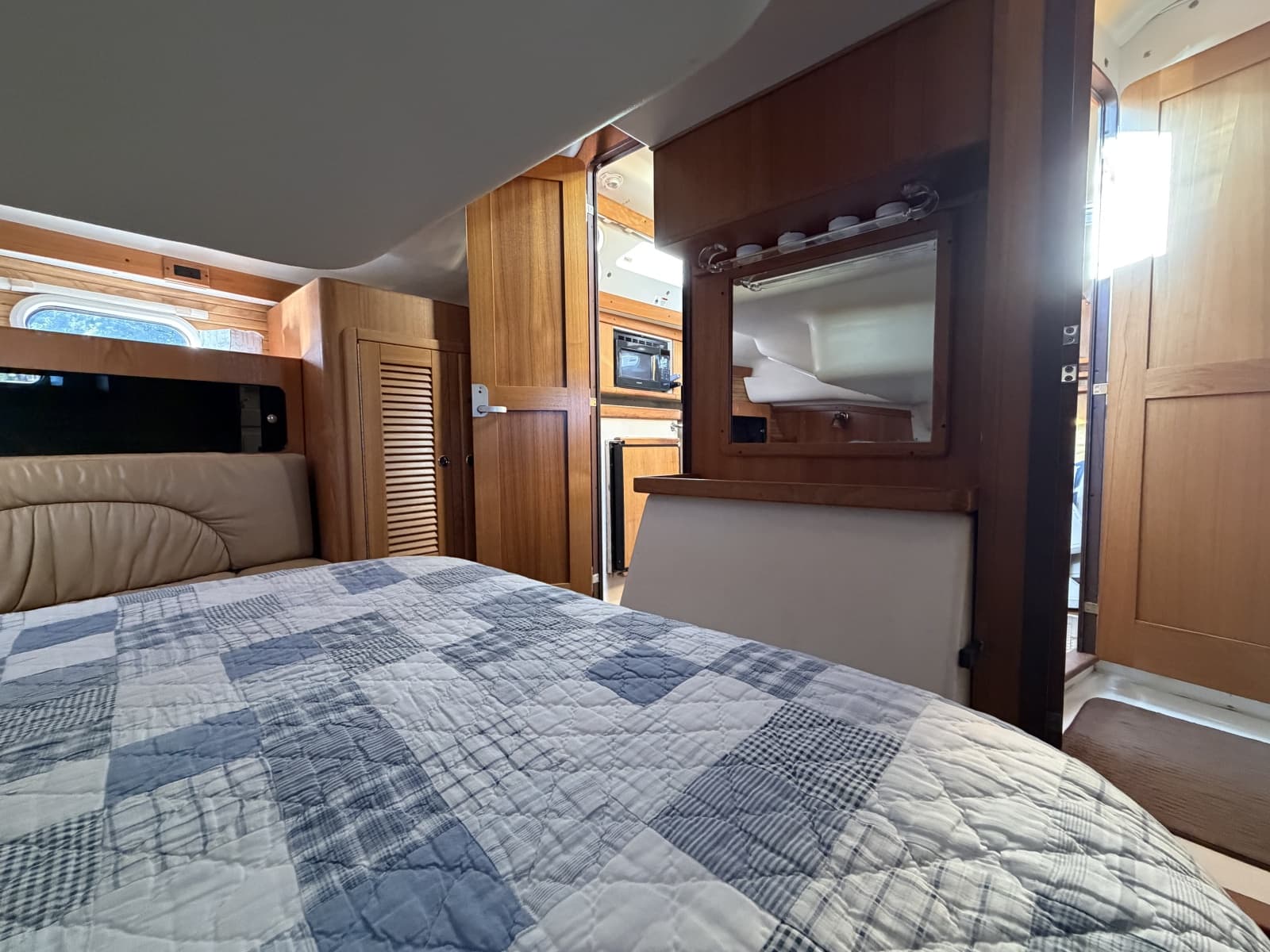 2001 Catalina 380 - Photo 70