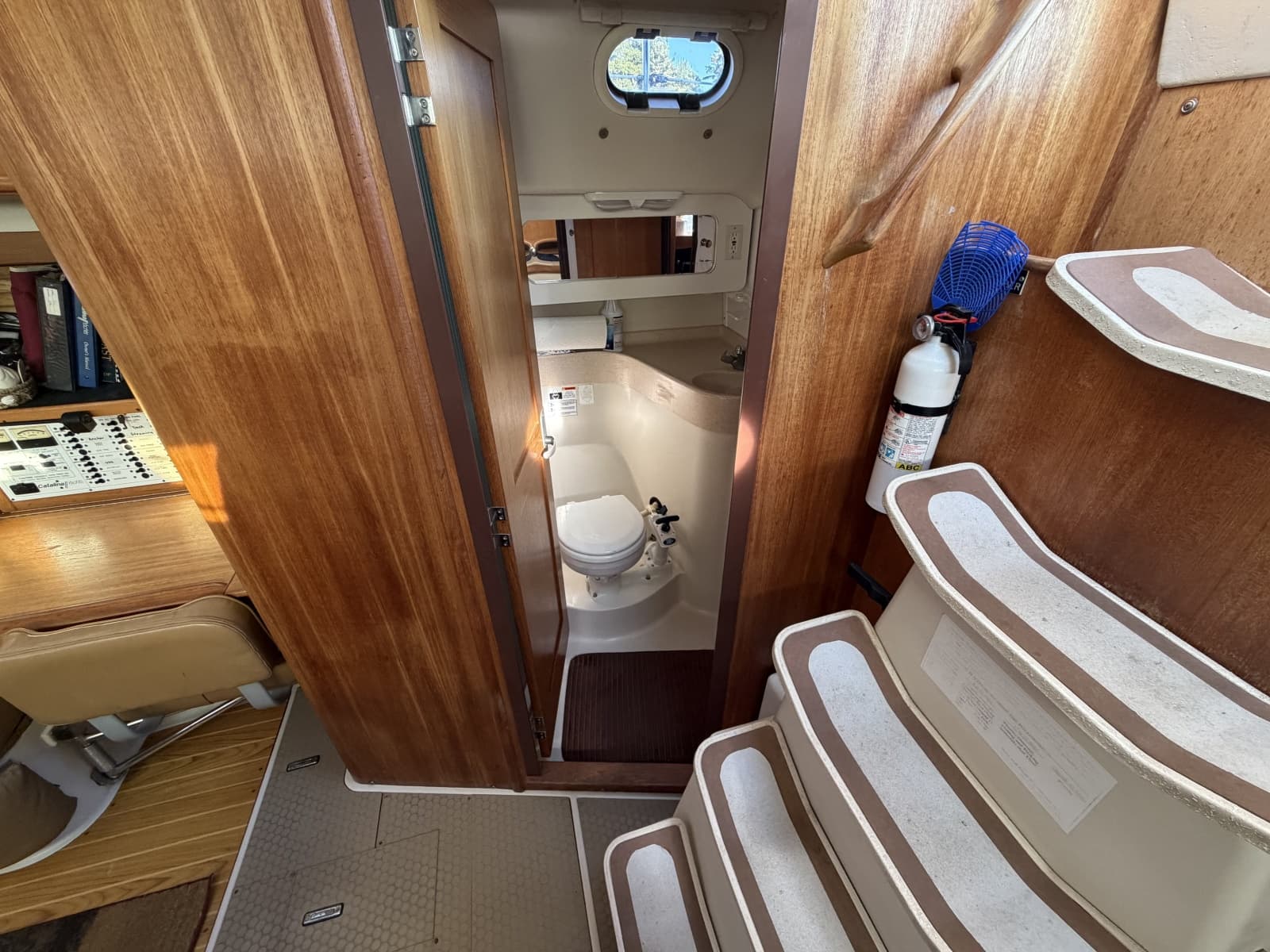 2001 Catalina 380 - Photo 58