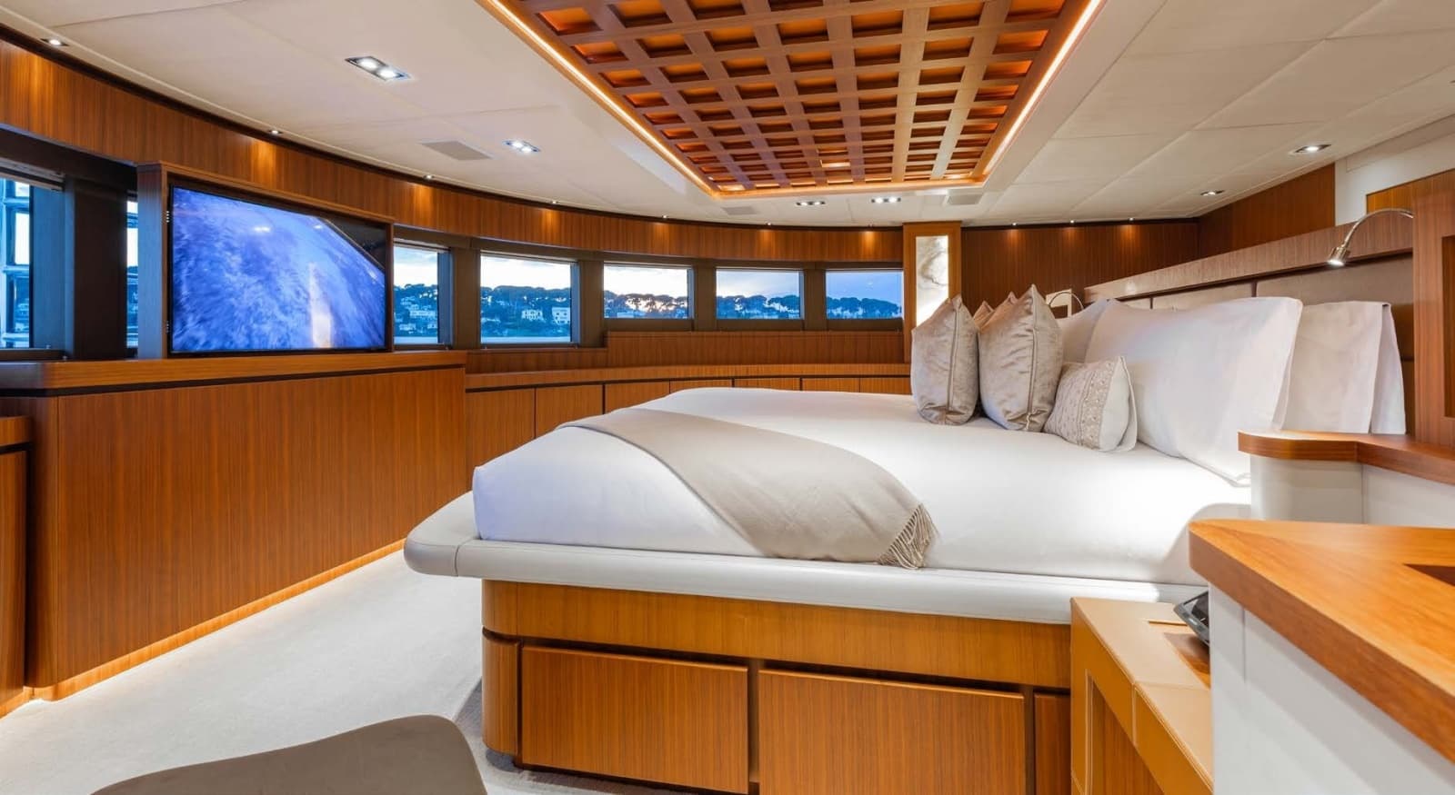 2012 Trinity Yachts Tri-Deck - Photo 15