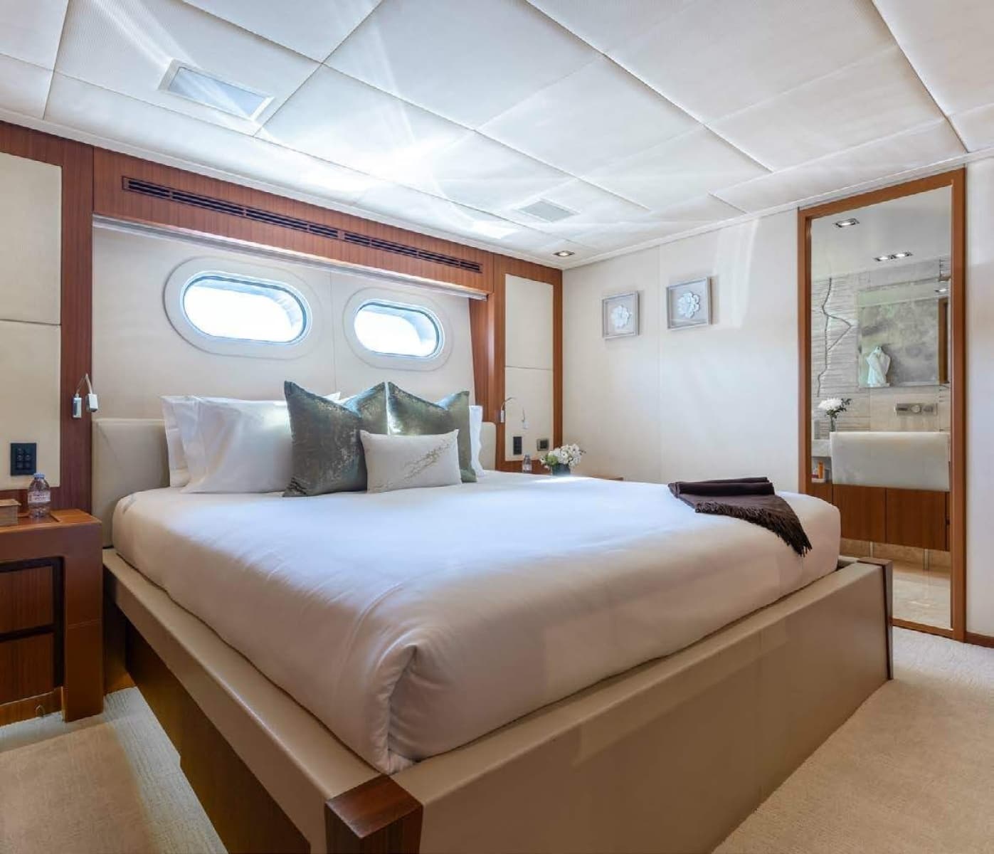 2012 Trinity Yachts Tri-Deck - Photo 23