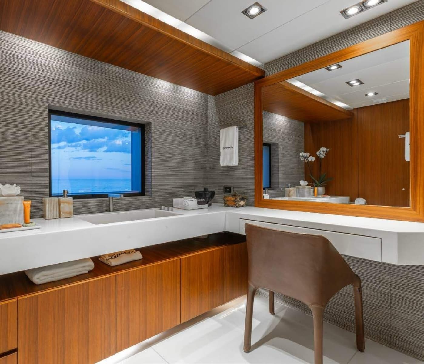 2012 Trinity Yachts Tri-Deck - Photo 18